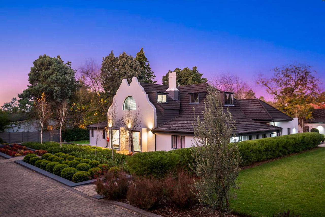 30 On Whites Guesthouse Bloemfontein Bagian luar foto