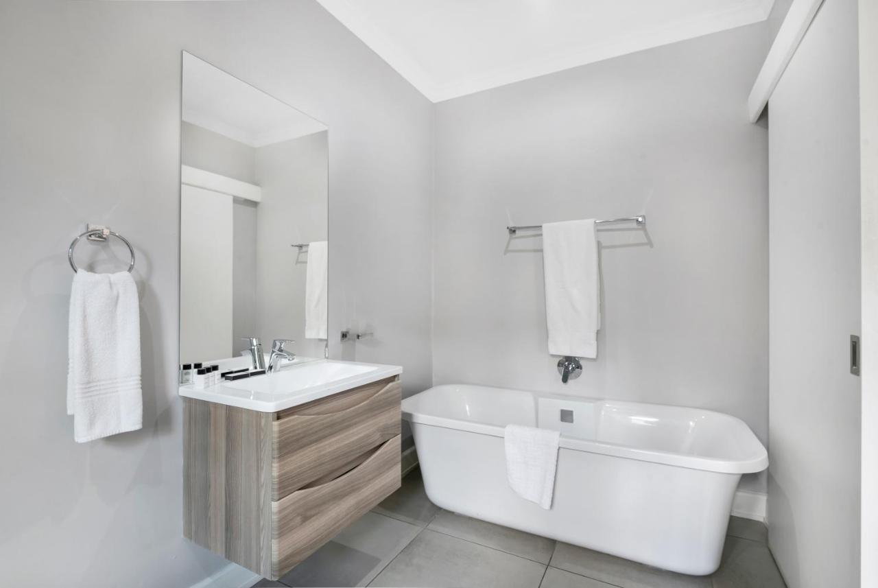 30 On Whites Guesthouse Bloemfontein Bagian luar foto