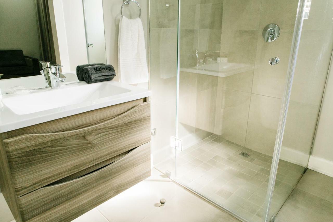 30 On Whites Guesthouse Bloemfontein Bagian luar foto