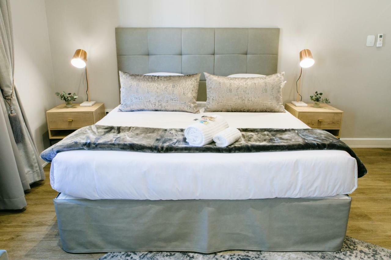 30 On Whites Guesthouse Bloemfontein Bagian luar foto