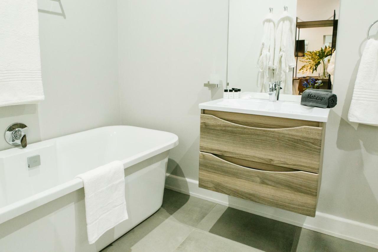 30 On Whites Guesthouse Bloemfontein Bagian luar foto