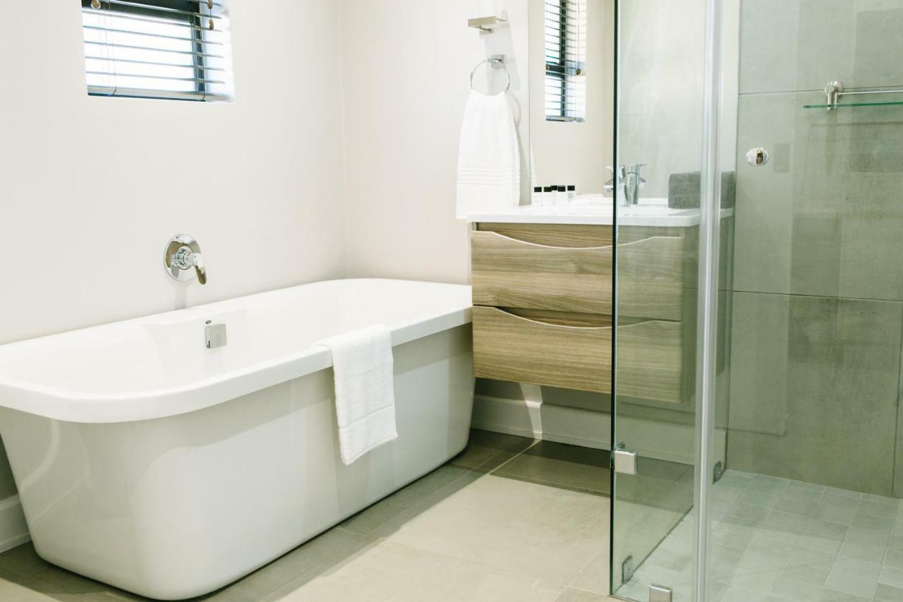 30 On Whites Guesthouse Bloemfontein Bagian luar foto