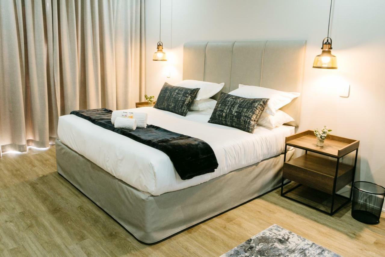 30 On Whites Guesthouse Bloemfontein Bagian luar foto
