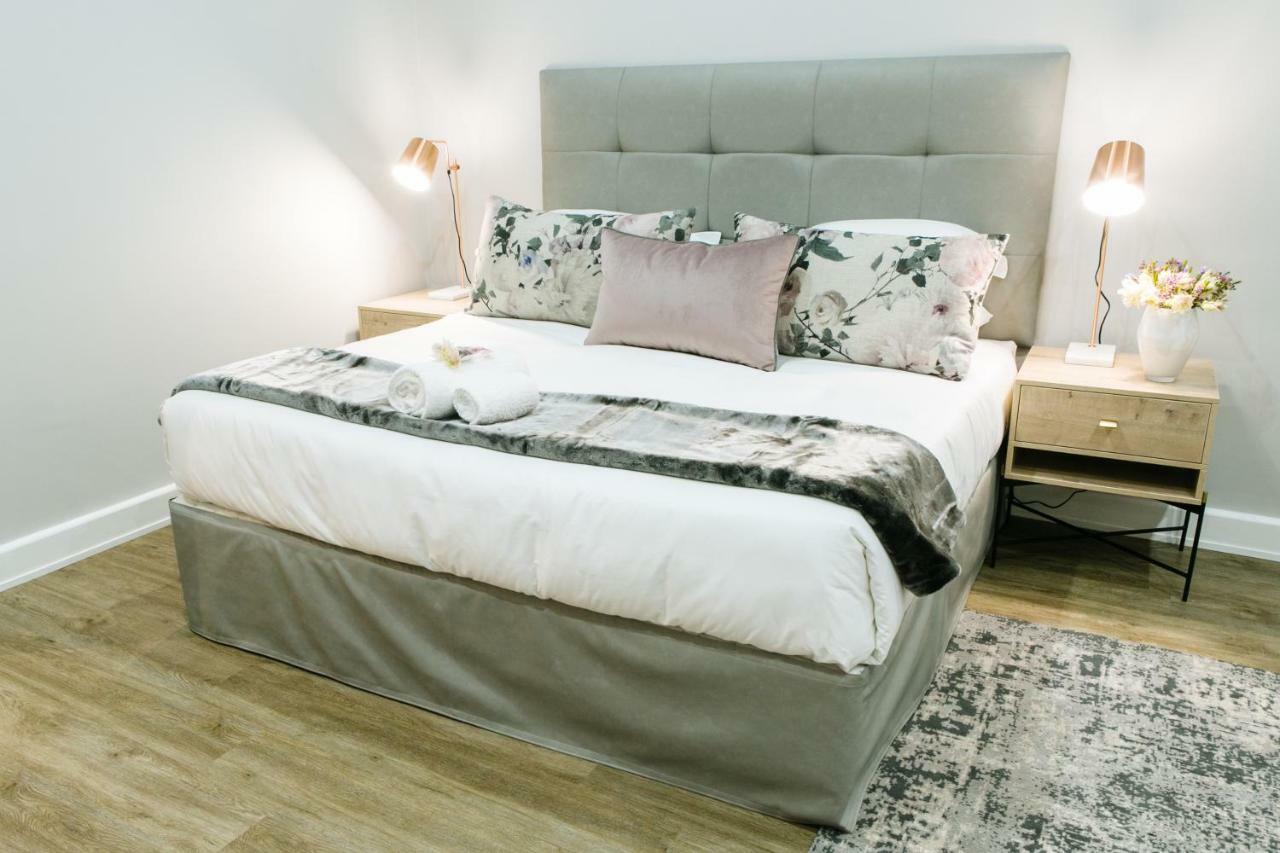 30 On Whites Guesthouse Bloemfontein Bagian luar foto