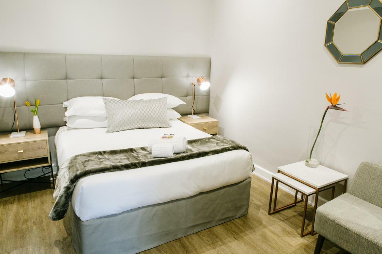 30 On Whites Guesthouse Bloemfontein Bagian luar foto