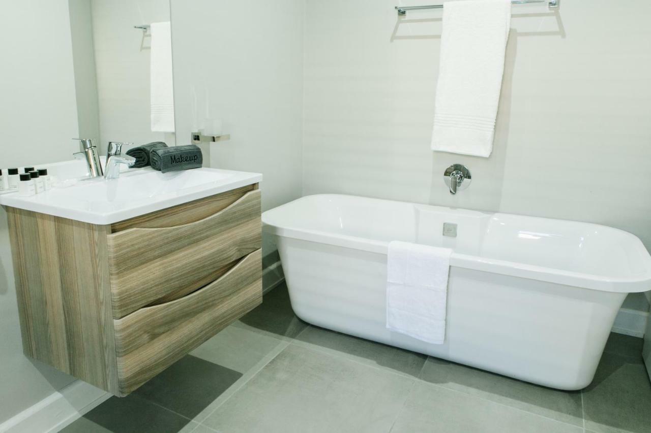 30 On Whites Guesthouse Bloemfontein Bagian luar foto